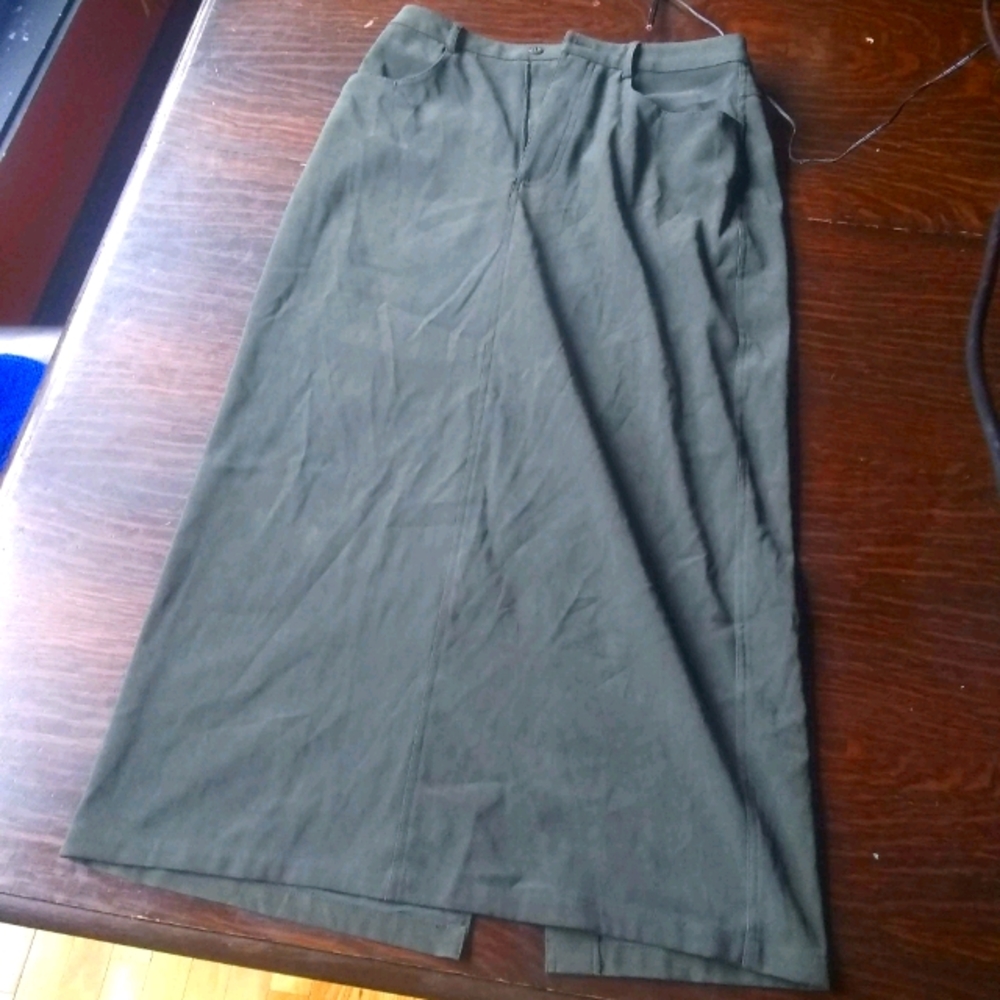 Green pencil skirt